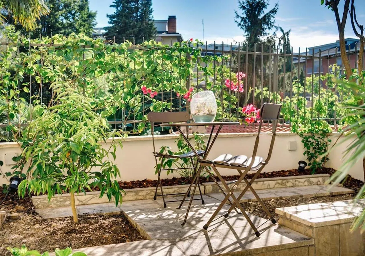 Luxury, Large Flat With Terrace On Vatican Walls Roma 0*,  İtalya